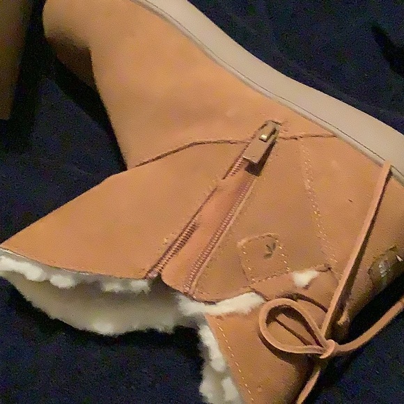 Womens Kangaroo boots. Tan color - Picture 5 of 5